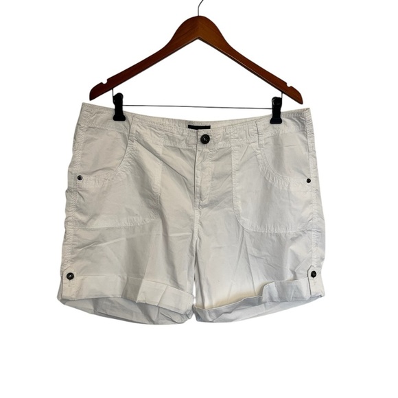 5/20$ Mosaic Women's White Casual Shorts size 14 - Picture 1 of 6
